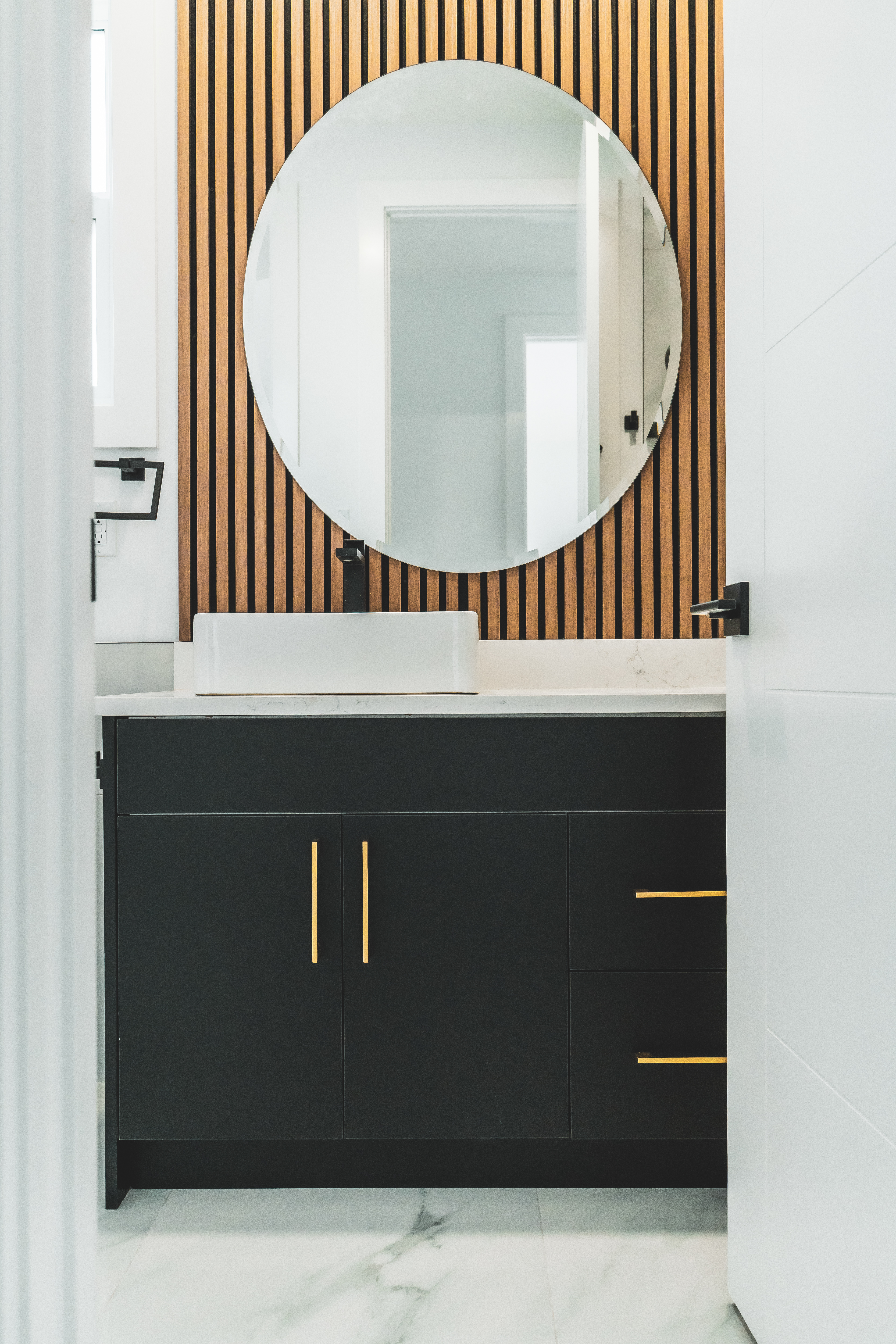 Walk-in wardrobe system – ACE Custom Cabinets