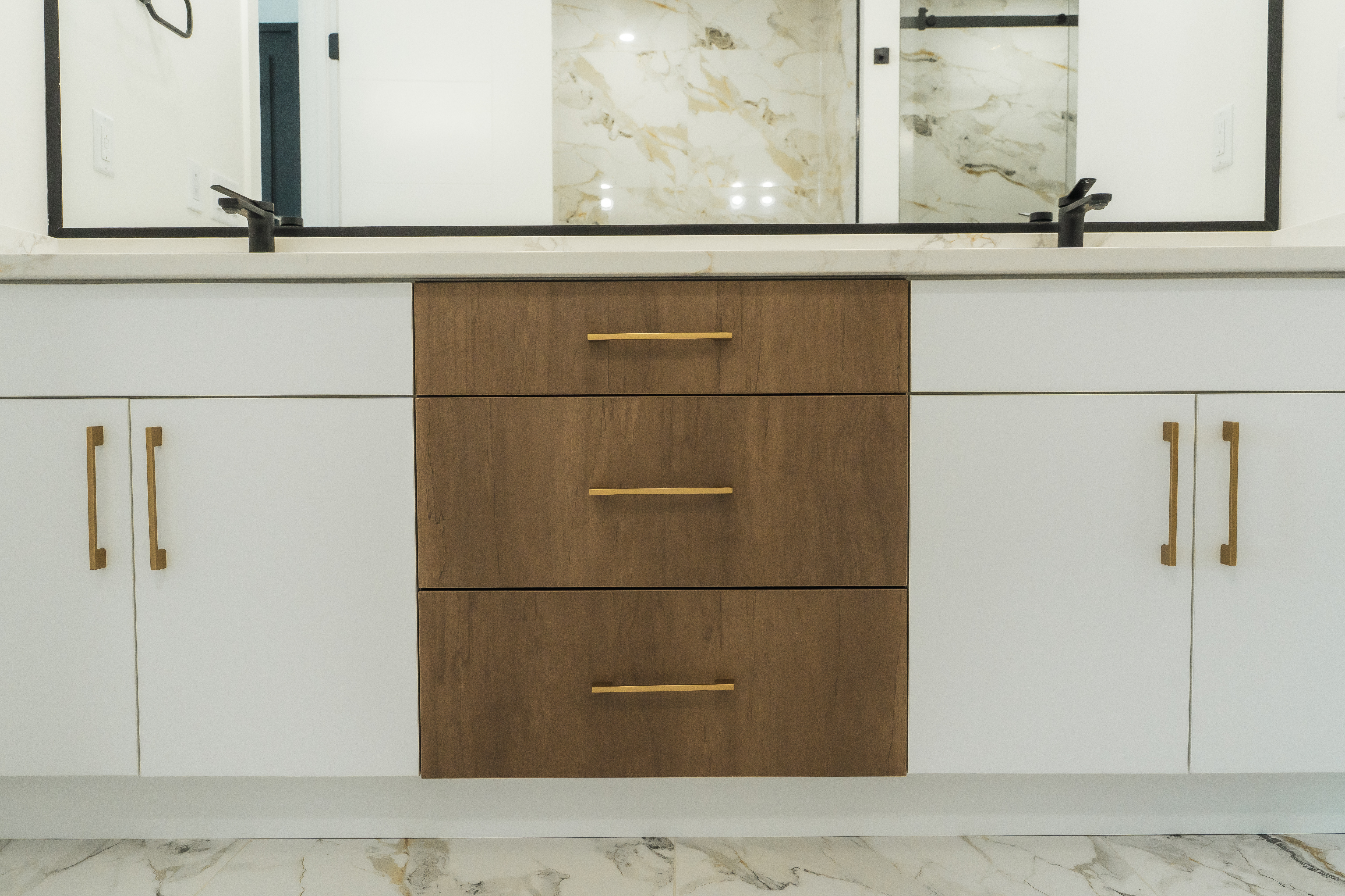 Compact kitchen renovation – ACE Custom Cabinets